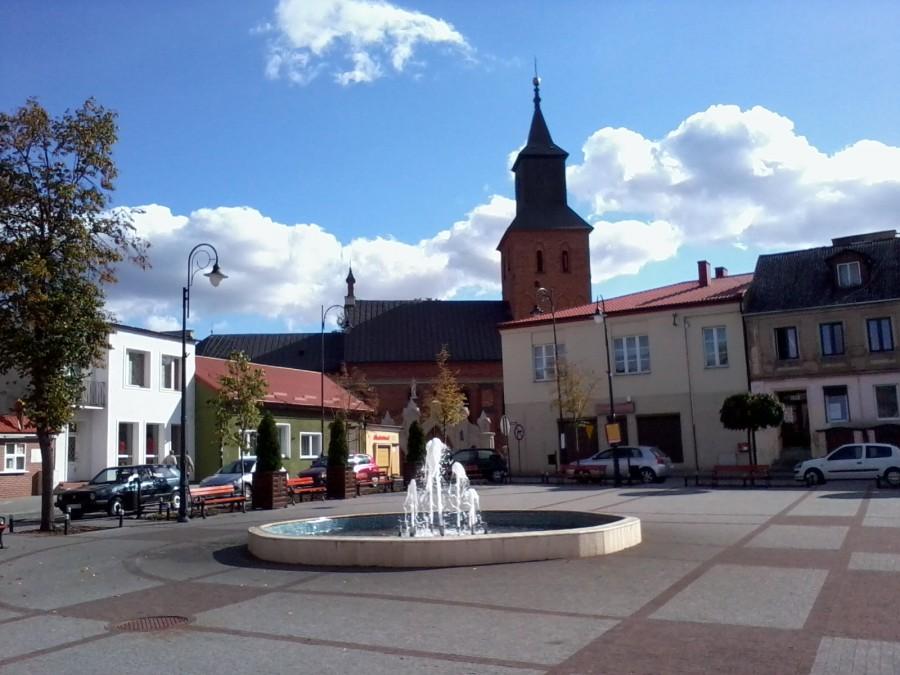 Rynek w Lipnie (w tle gotycki kościół Wniebowzięcia NMP)