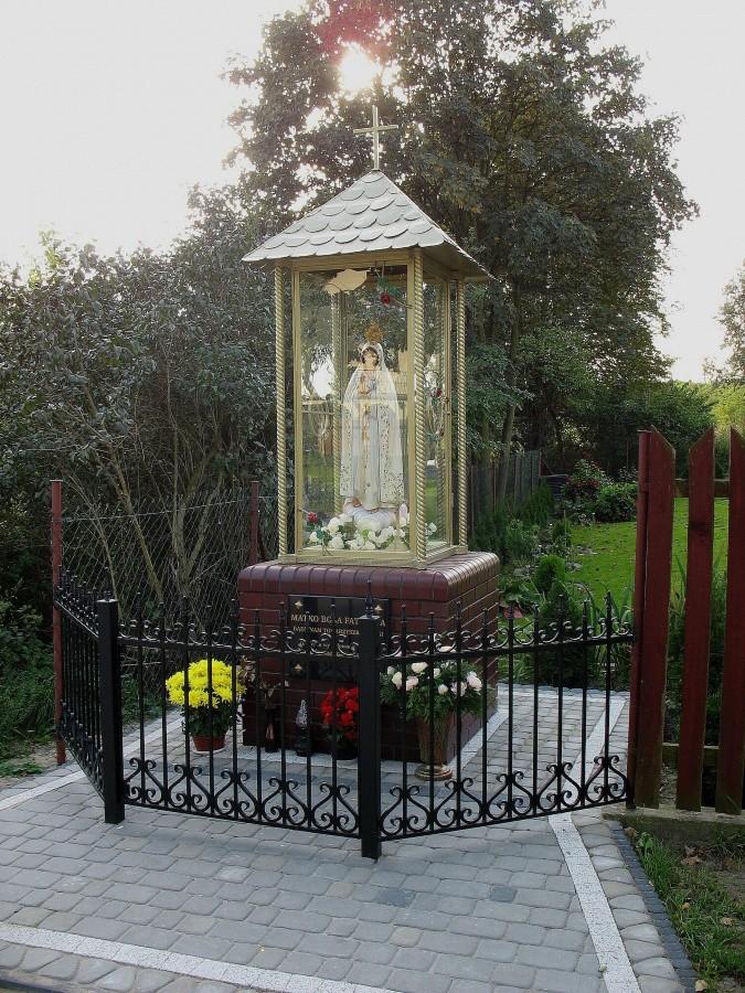 Nowa kapliczka w Łosiu