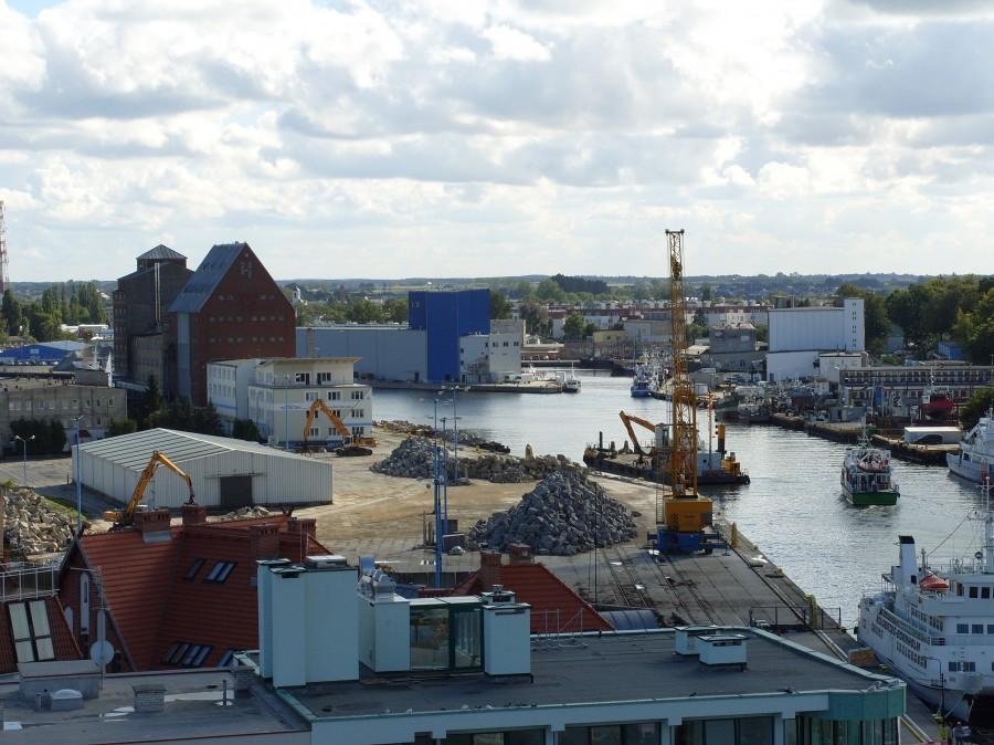 Widok na port i okolice Kołobrzegu, oczywiście z latarni, bez zarobku ma się rozumieć ;).