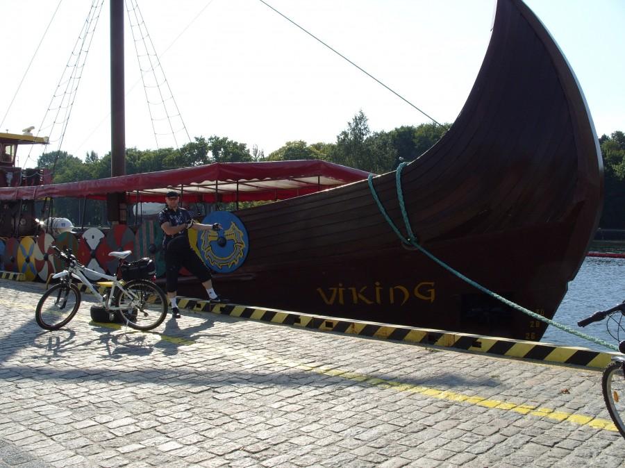 I wspominany Viking już bez turystów, na sprzątali się pokład to i mieli pewnie dość atrakcji. A sam statek całkiem zacny.