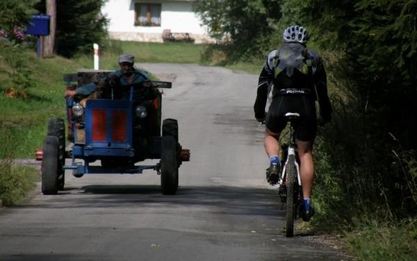 W górskich wioskach takich niezwykłych pojazdów jest sporo