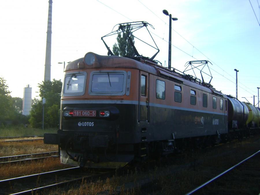 Lokomotywa 181-060 Lotos Kolej na stacji Tomaszów Mazowiecki
