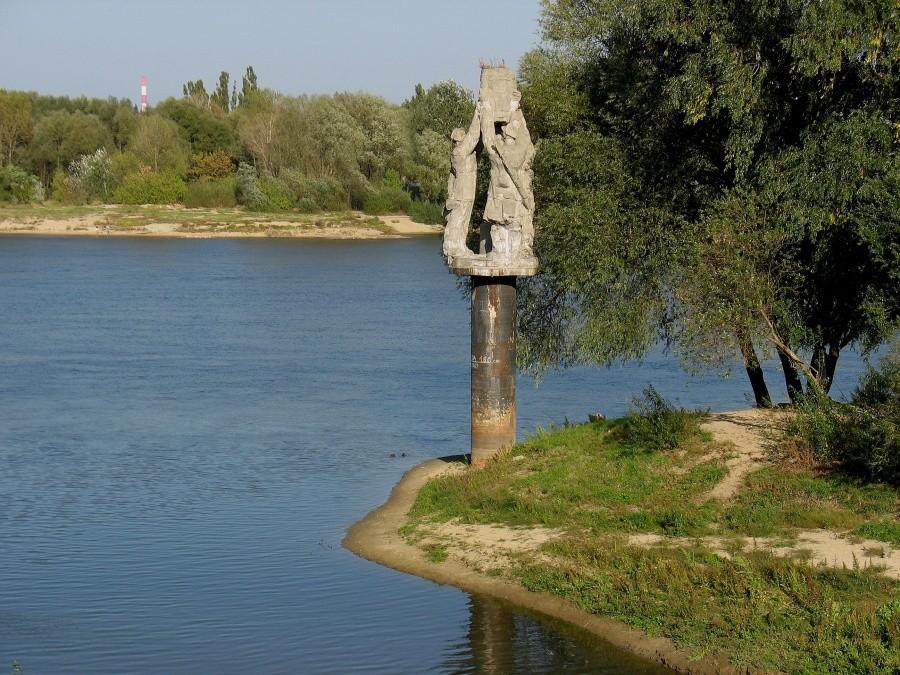 Pomnik Saperów wyszedł z wody
