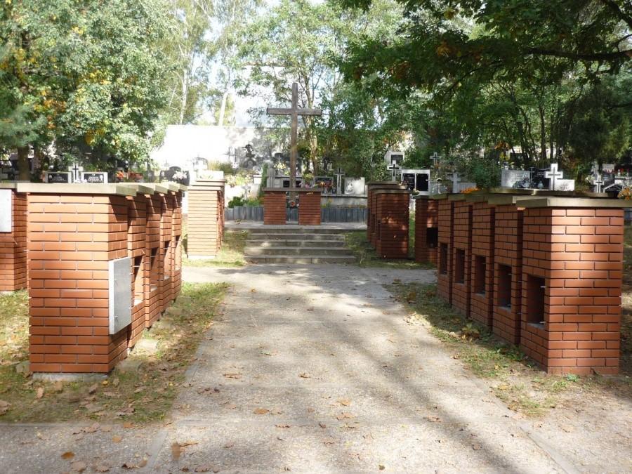 Kolumbarium na cmentarzu komunalnym w Laskach