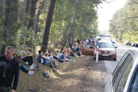 w powrotnej drodze, pielgrzymi na ostatnim odpoczynku