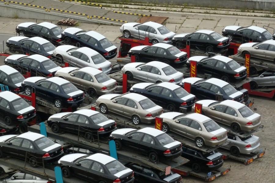 Świeżo wypakowane z kontenerów