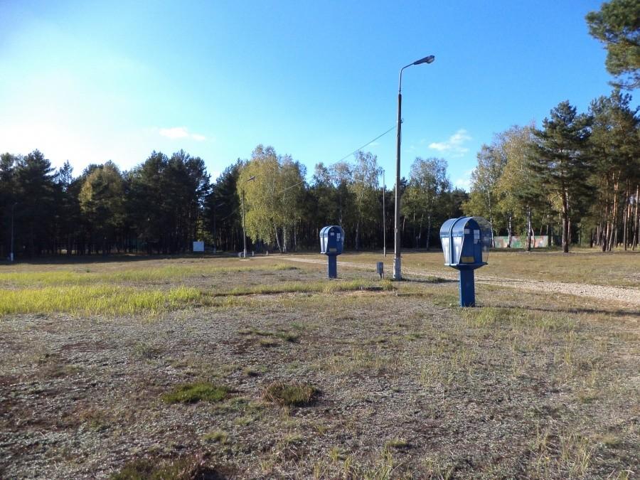 Poligonowe, ale cywilne budki telefoniczne