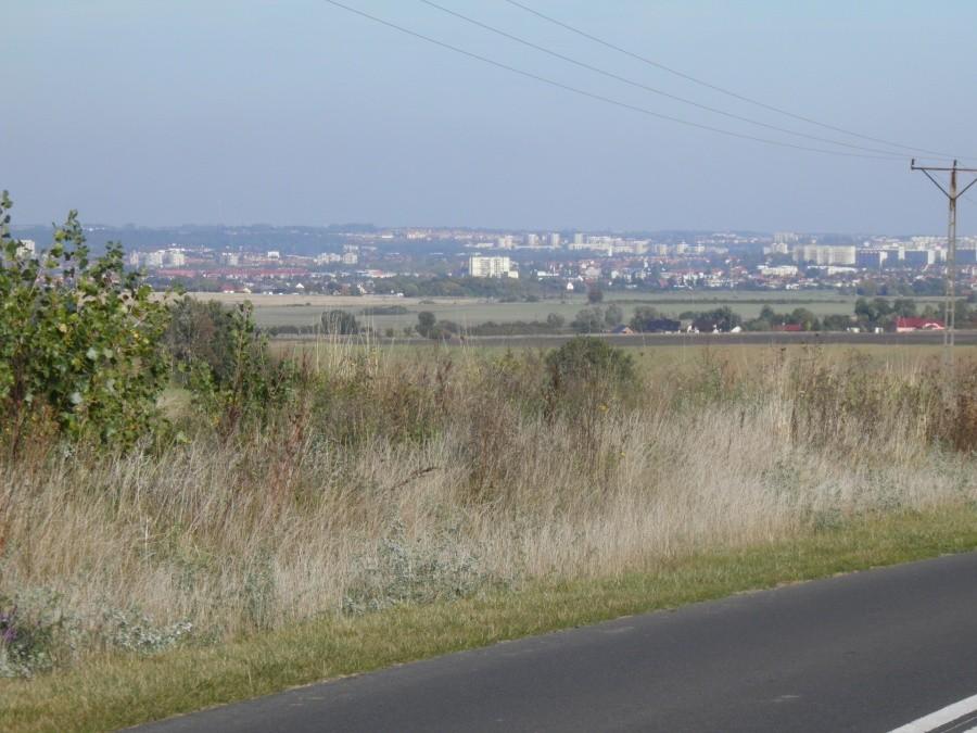 Taki widok sprezentowała mi nienaganna pogoda spod miejscowości Warnik. A jechalem z górki i do tego z wiatrem. Na zdjeciu panorama Szczecina.