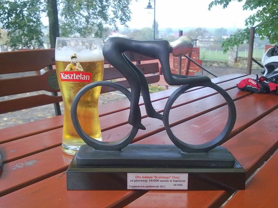 Okolicznościowa statuetka z okazji 10000 km w sezonie Kulistego.