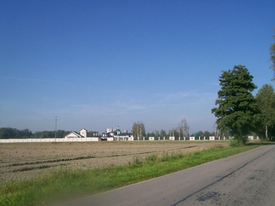 posiadłość Carringtonów- gdzieś nie wiem gdzie pomiędzy Jedlińskiem a Starą Błotnicą.