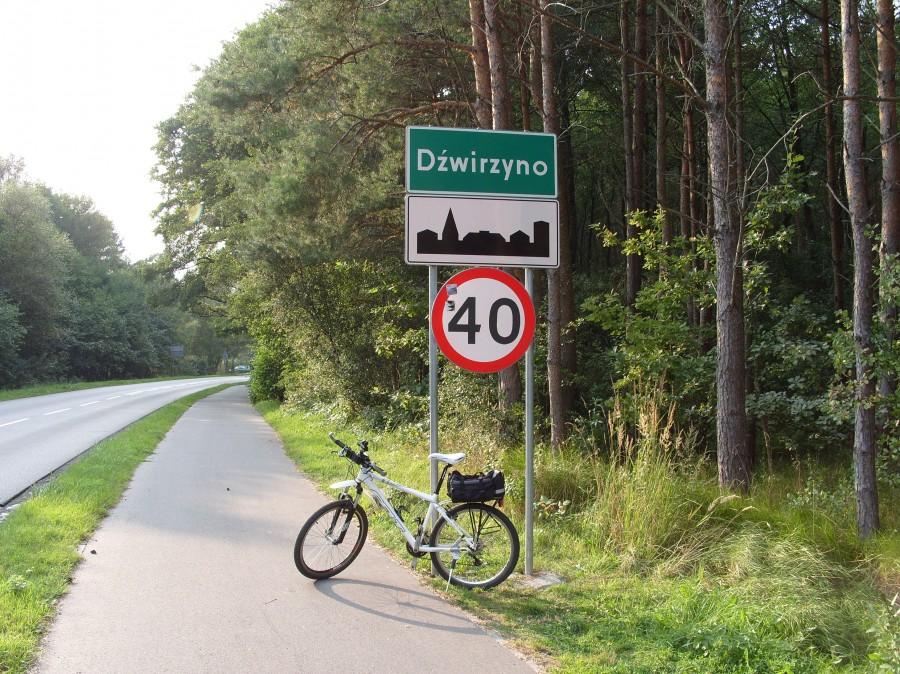 Kierowałem się w stronę pięknego jeziora w Dźwirzynie. I oczywiście nie przekraczać 40 ;).