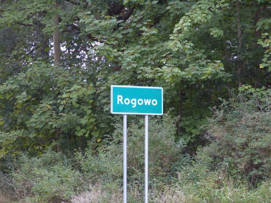 Drogą Ku Słońcu miałem skręcić w Dźwirzynie przed jeziorem ale byłem ciekaw co dalej jadąc wzdłuż linii brzegowej i wylądowałem w Rogowie.