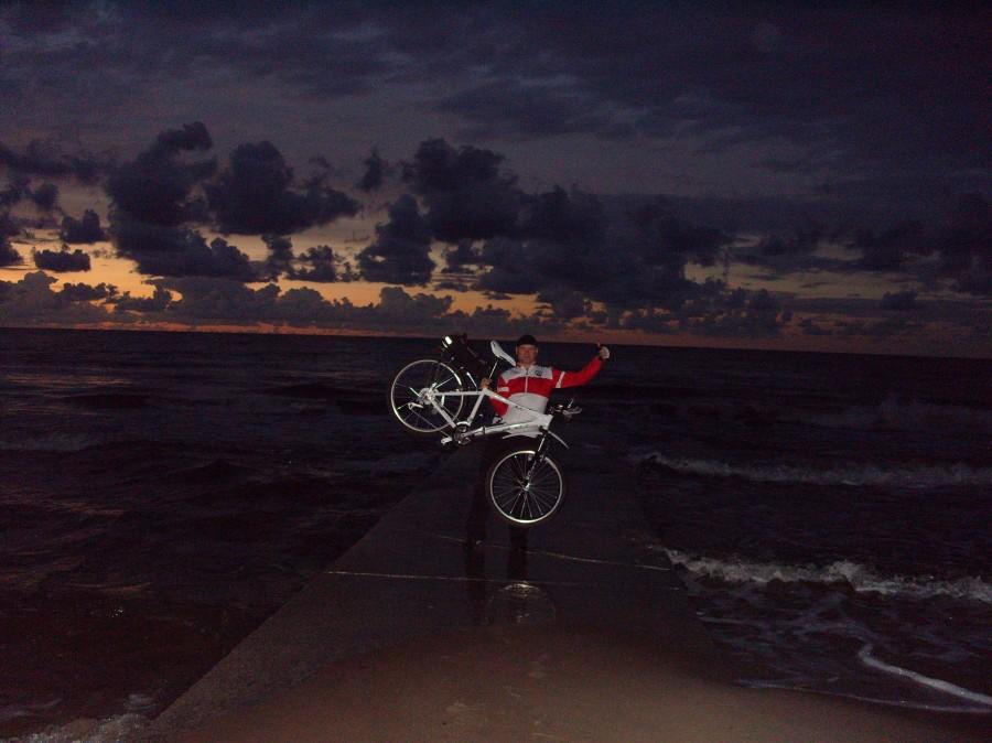 W drodze powrotnej wpadłem na plażę w Rogowie i dalej do chatki Puchatka bo deszcz ;((.