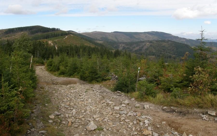 Beskidzki krajobraz. Po prawej Skrzyczne - nasz cel