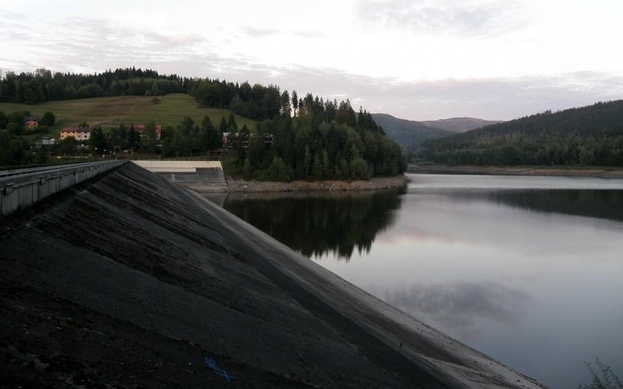 Zapora nad Jeziorem Czerniańskim