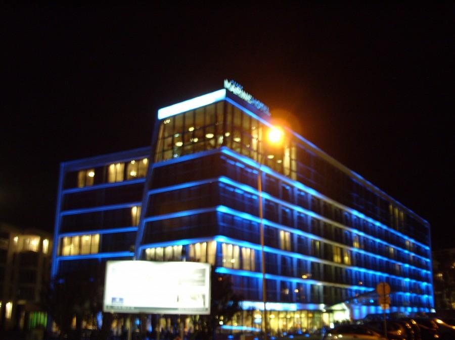 Parę obrotów koła dalej piękny hotel Marine, świetnie oświetlony. Było gdzie oko zawiesić.