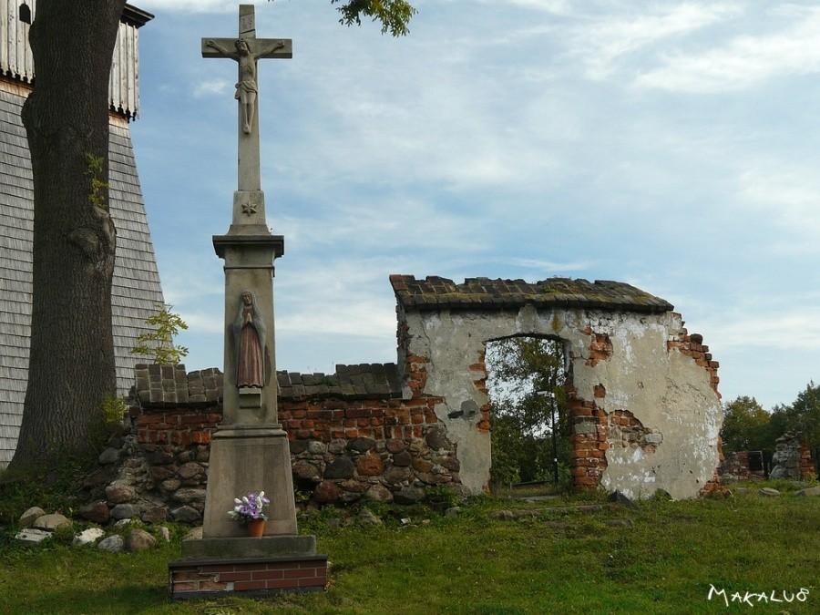 Ostropa resztki muru kościelnego