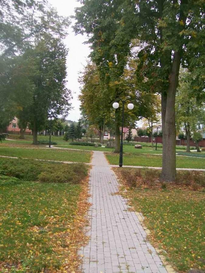 park w Wyśmierzycach- idzie jesień