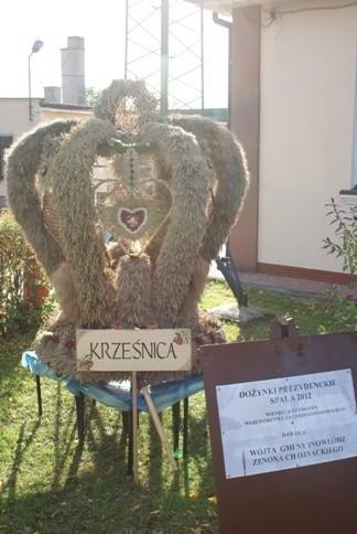 wieniec dożynkowy dar województwa zachodniopomorskiego dla wójta Gminy Inowłódz