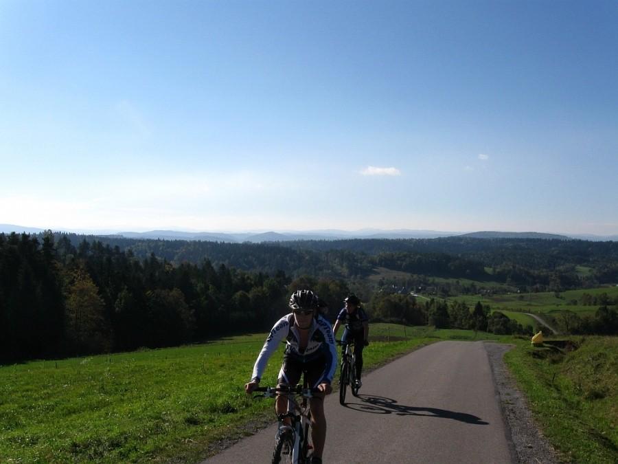 W tle Bieszczady.