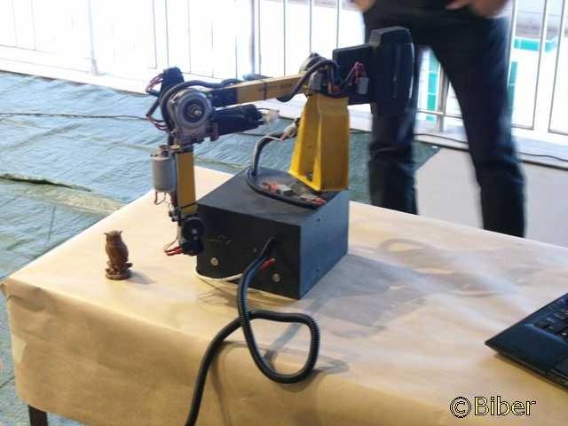 Miniaturowy robot