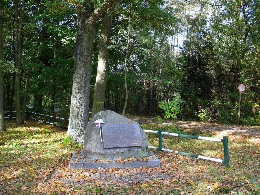 Wincentów - pomnik AK
