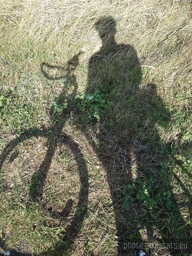 mój wierny cień na górce w Woźnikach