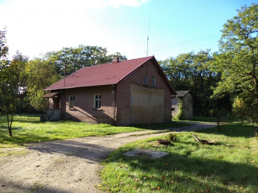 Drugi zwykły (?) dom na poligonie...