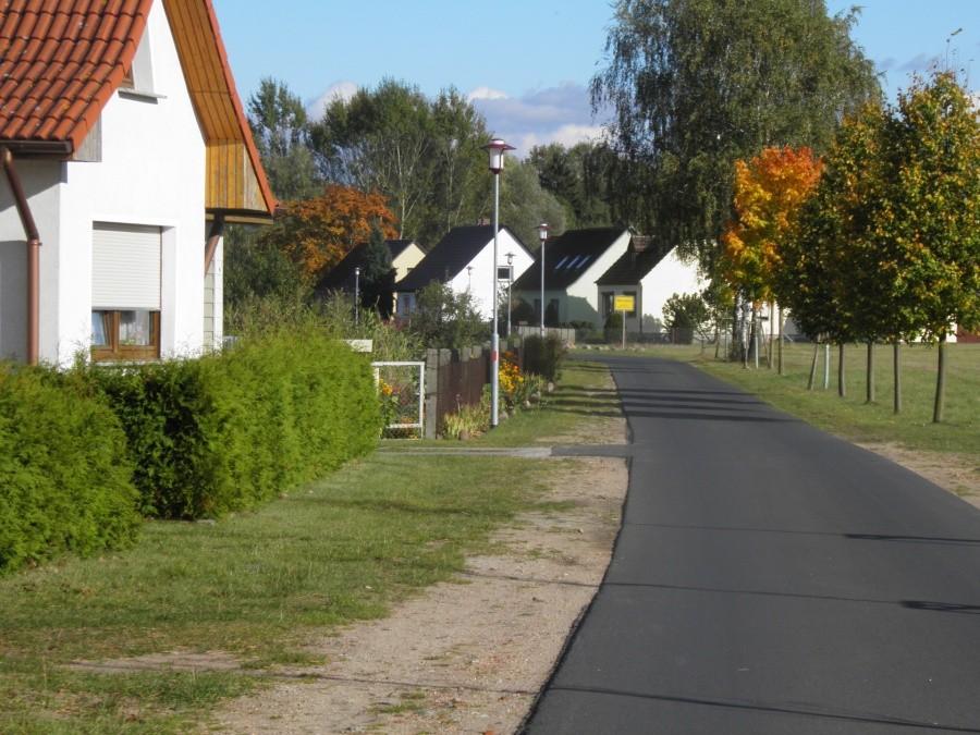 Dojazdowa droga do miejscowości Mewegen, gmina Blankensee.