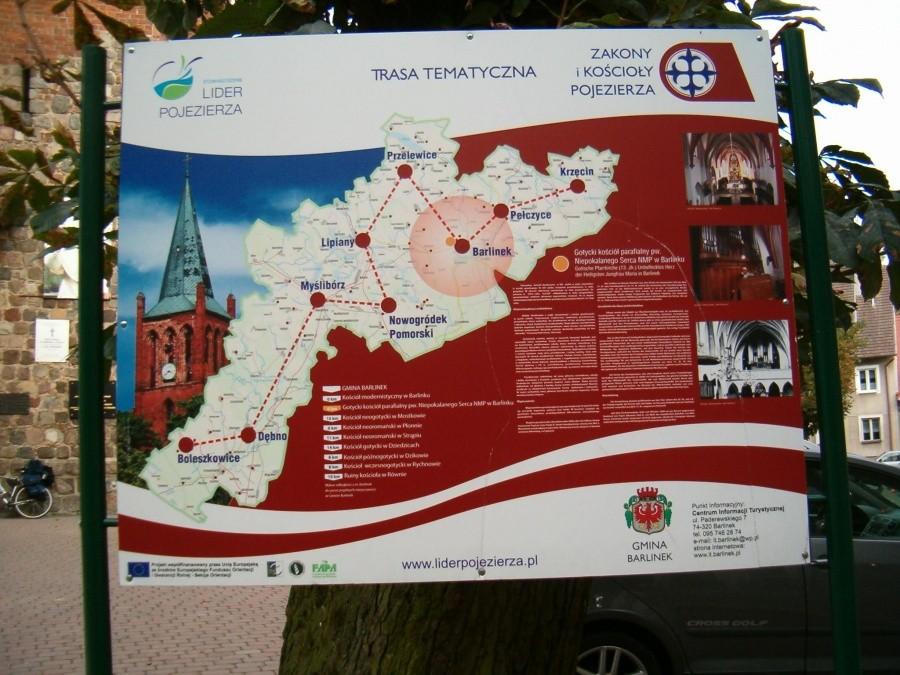 Dookoła Polski. Tablica informacyjna kościoła pw. Niepokalanego Serca NMP w Barlinku.