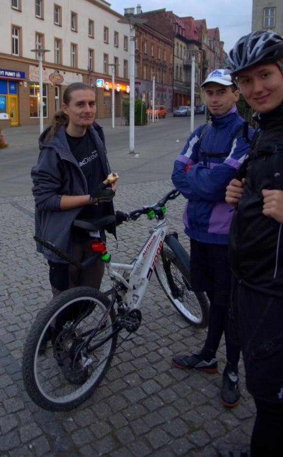 Pierwsi są Ci którzy mają najdalej :)