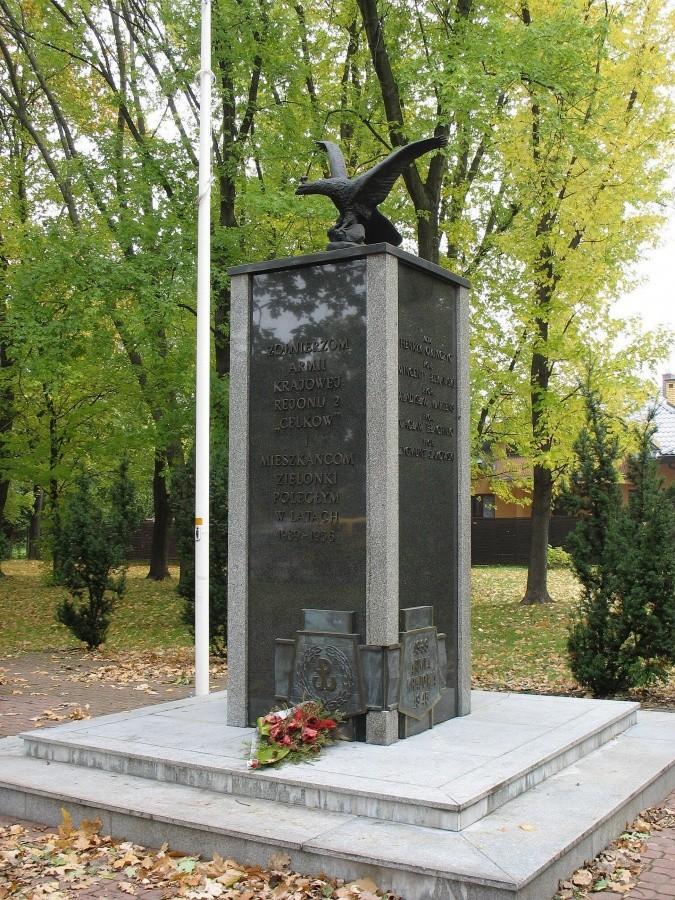Zielonka - pomnik z orłem