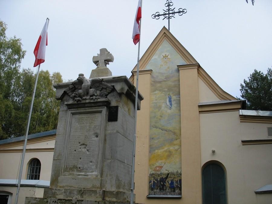 Ossów - obelisk i kaplica