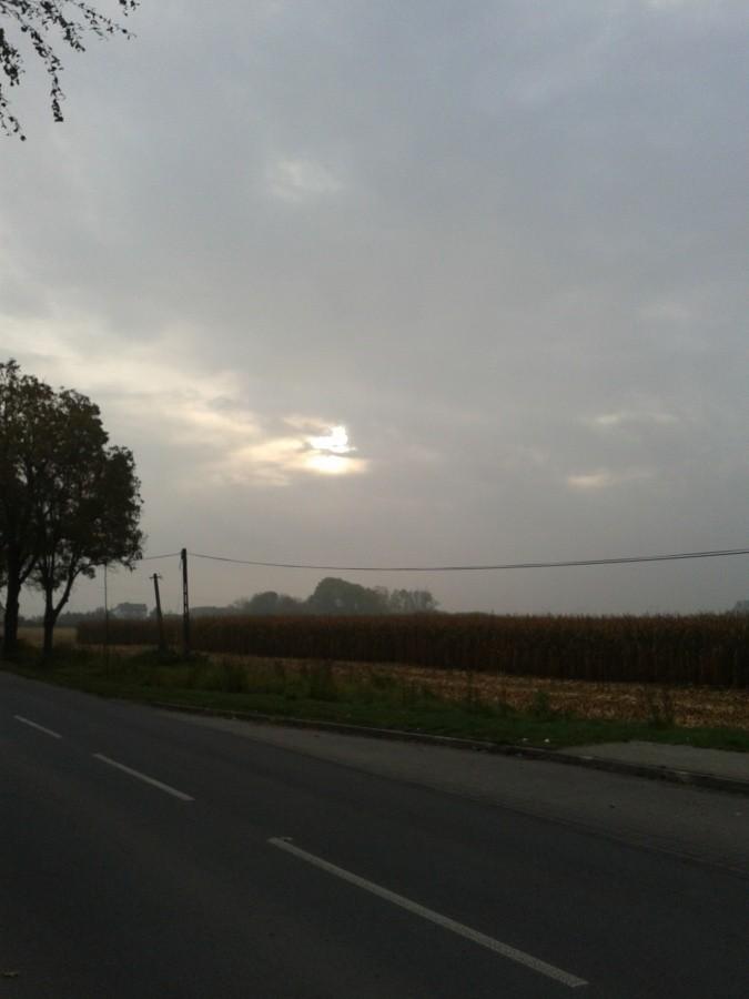 Słońce usiłuje przebić się przez chmury