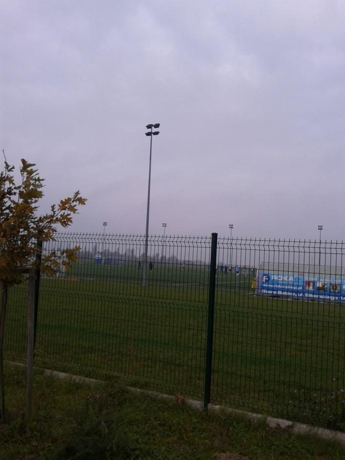 Na stadionie w Zielonkach akurat był mecz "oldbojów". Była 8.15 rano