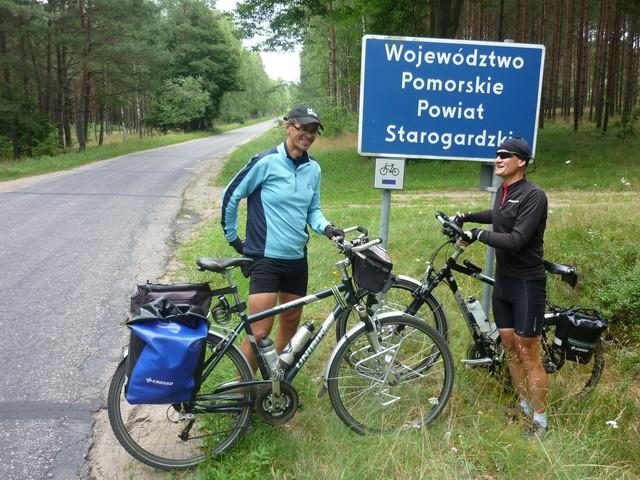 Ktoś tu sobie rozbił żarty z naszego premiera, wydającego paszporty na wjazd do woj. pomorskiego