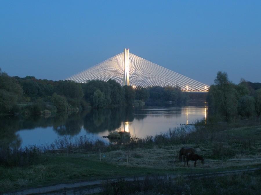 Most Rędziński po zmroku