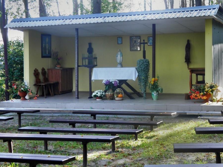 Obiekt sakralny na wolnym powietrzu w Bartoszewie.