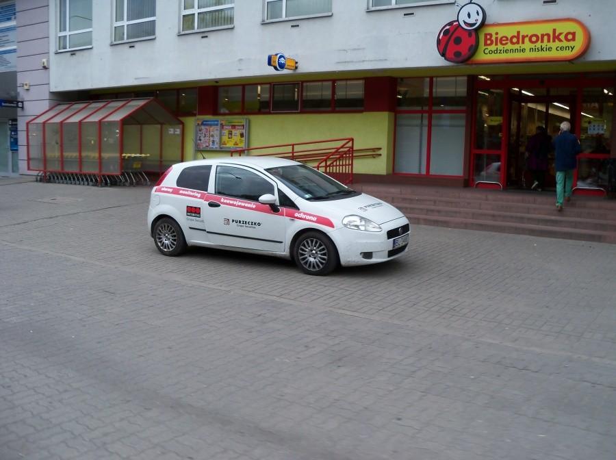 PURZECZKO NA CHODNIKU