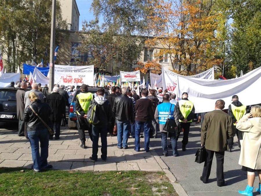 DEMONSTRACJA KOLEJARZY POD DYREKCJĄ PKP