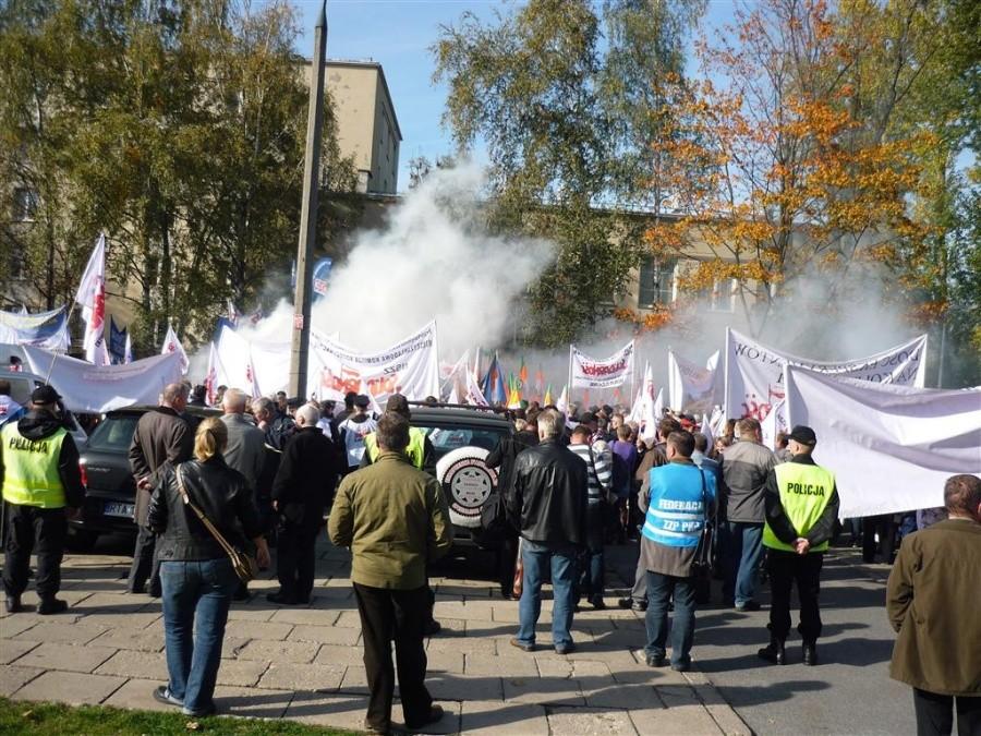 DEMONSTRACJA KOLEJARZY POD DYREKCJĄ PKP