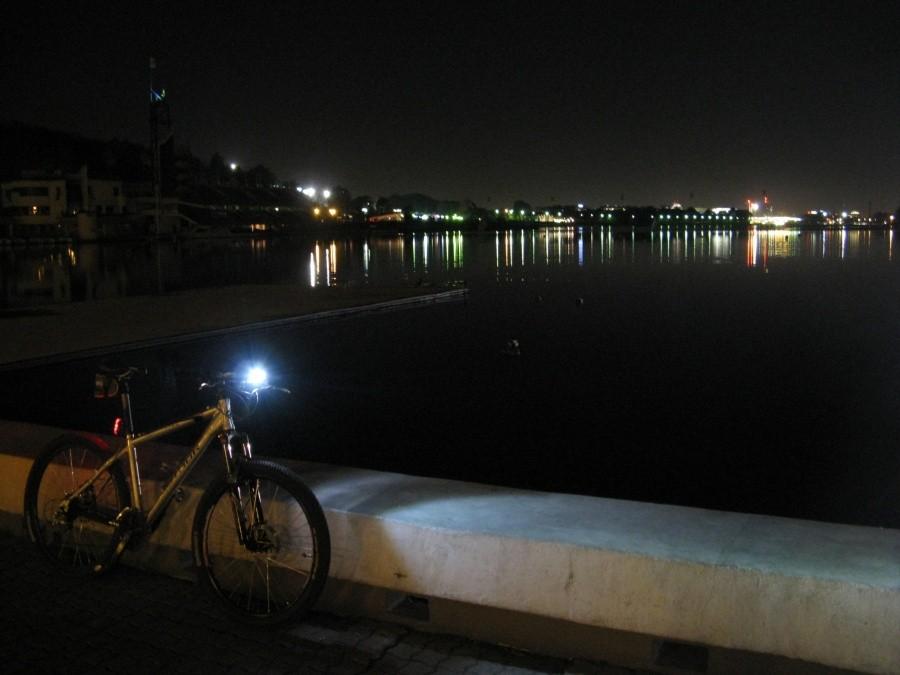 Jezioro Maltańskie po nocą