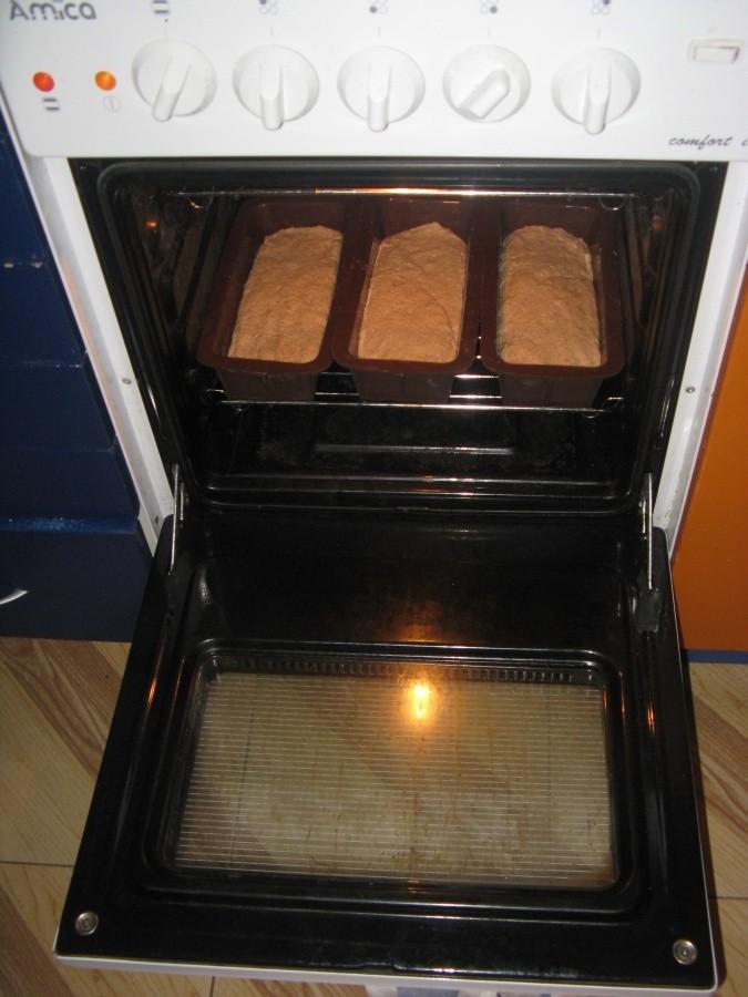 Chlebki wyrastają w piekarniku