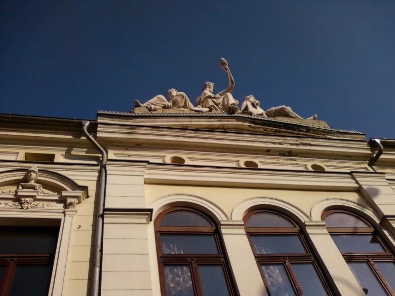 Pabiance - rzeźby prząśniczek