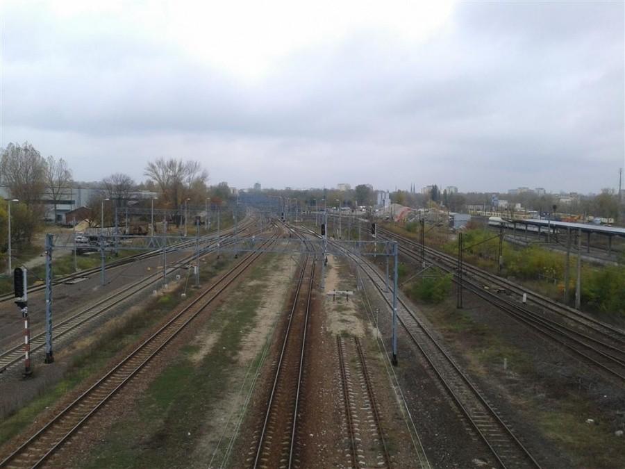 Tory kolejowe: kładka, Warszawa - Praga, ul. Pozarowa,