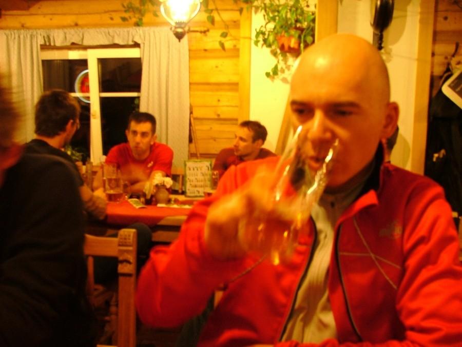 Popijając Gambrinusa.