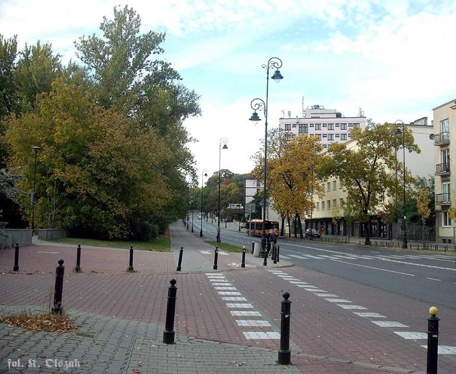Stacja Warszawa Belwederska i ulica Zawrotna