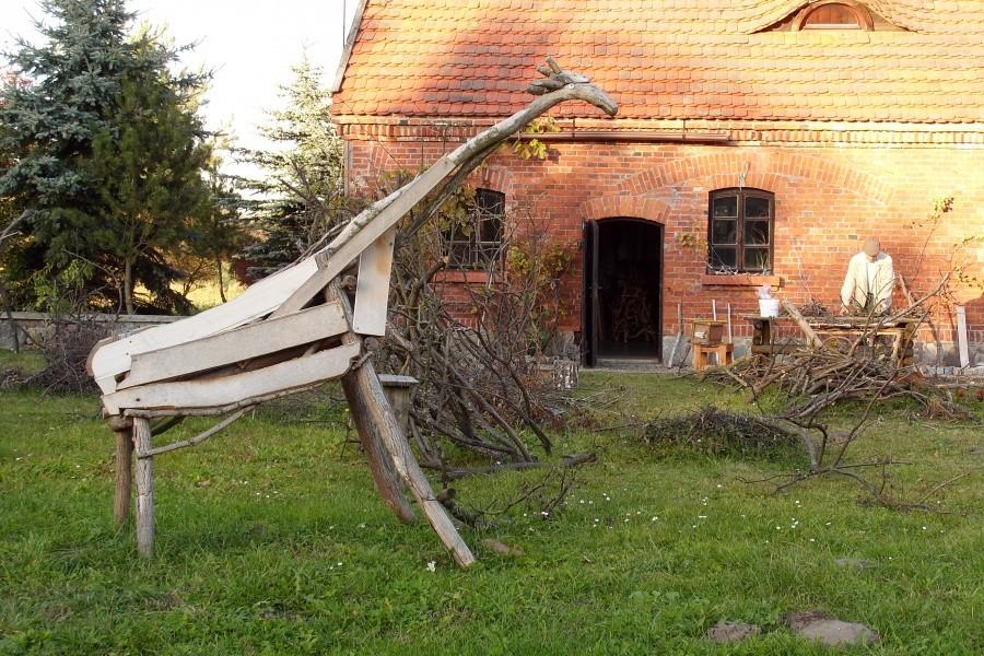 Otoczenie przy modrzewiowym dworze w Szteklinie – I poł. XIX w.
