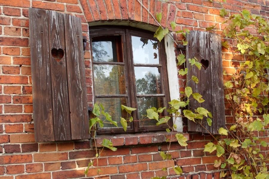 Otoczenie przy modrzewiowym dworze w Szteklinie – I poł. XIX w.