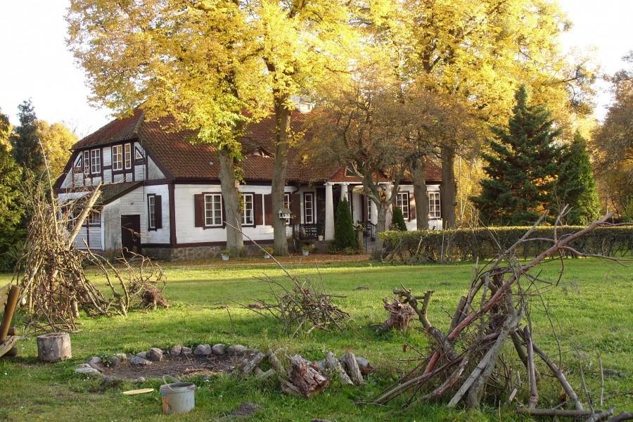 Modrzewiowy dwór w Szteklinie- I poł. XIX w.